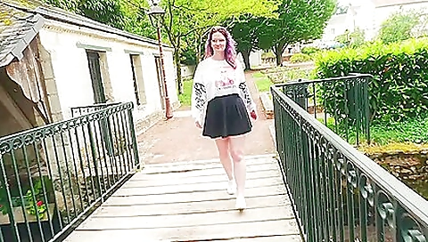 Busty hottie is a great cam-girl that loves to make a good impression