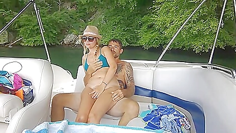 Amateur milf fucked in the boat in the hot and hot water