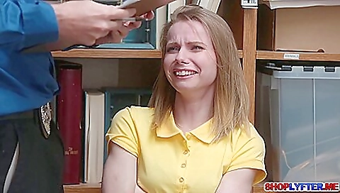 Office boss wants to have sex with the lady with the big tits