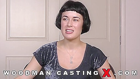 Blonde with round booty and a sexy bra is casting in front of us