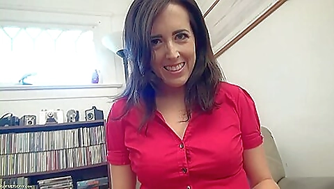 Hairy brunette naked and sexy solo clip with a nice body