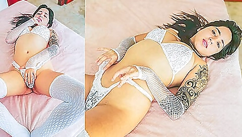 Shaved pussy of ebony blonde babe in shorts and stockings