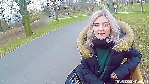 Hot teen pussy licked and got a blowjob from a guy