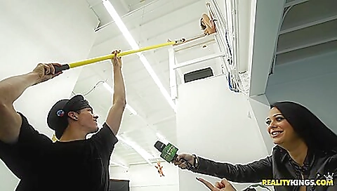 Amateur brunette with a sexy round booty gets fucked