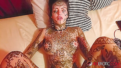 Amateurs tattooed teen wants to get a big cock in her mouth