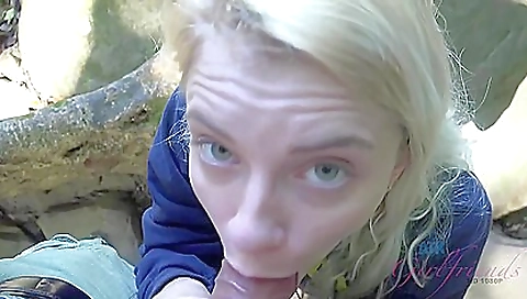 Pissing on the backyard with a blonde girl in the backyard