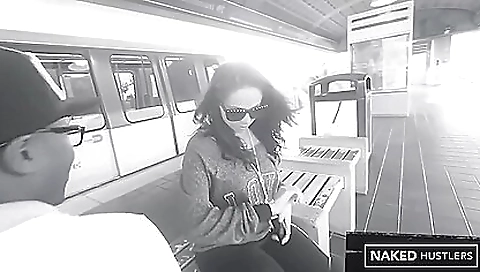 Brunette hottie deepthroated on huge dick in outdoor